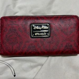 Lounge fly pirates of the Caribbean wallet